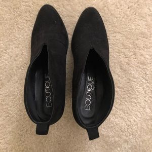 Deep V-cut ankle bootie